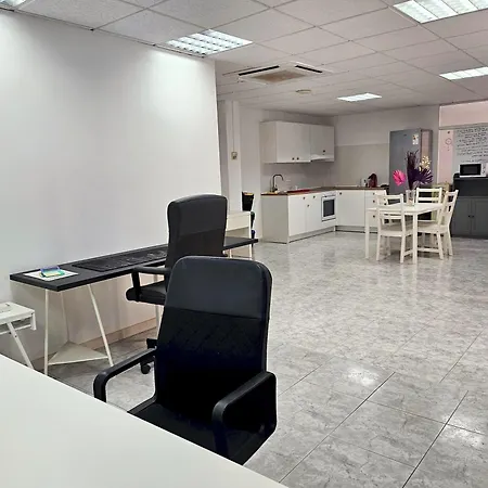 Coliving By Amazzzing Travel Hostel *