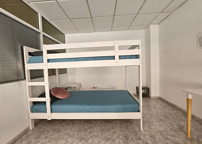 Coliving By Amazzzing Travel Vandrarhem *