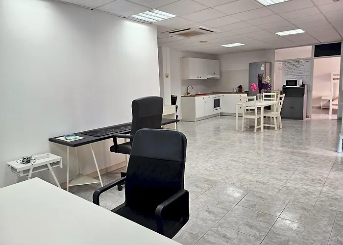 Coliving By Amazzzing Travel Vandrarhem *