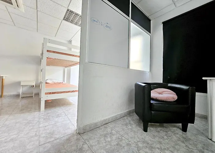 Coliving By Amazzzing Travel Vandrarhem