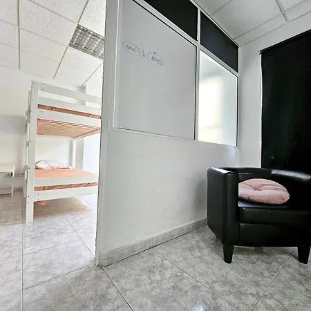 Coliving By Amazzzing Travel אכסניה